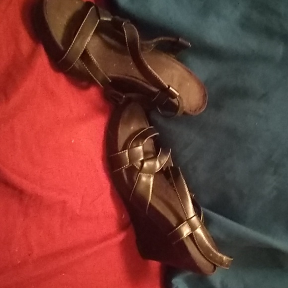 Heels - Picture 1 of 7